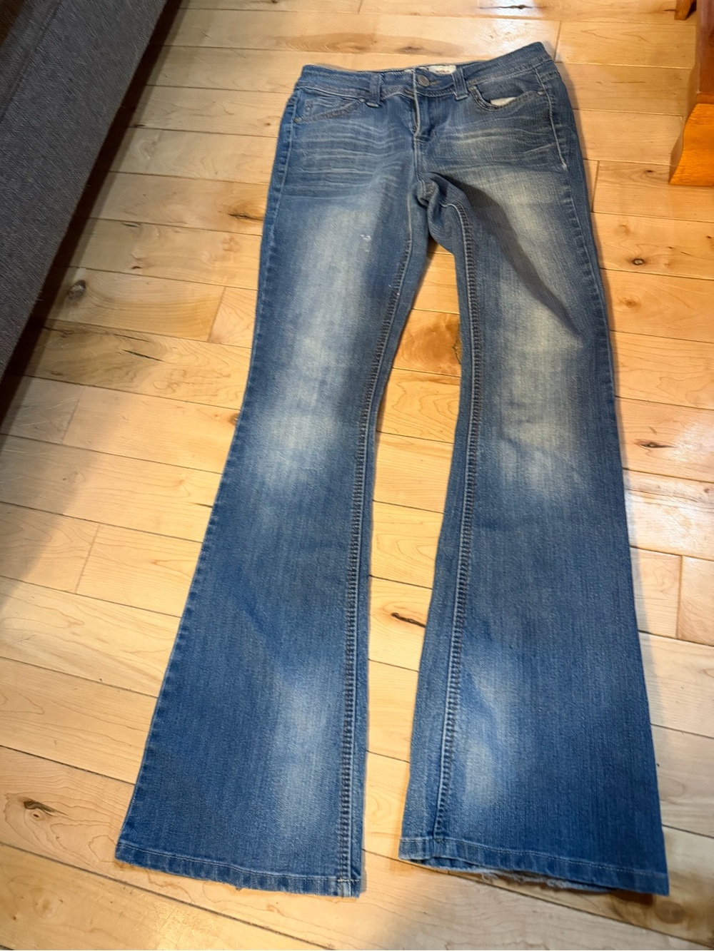 Vintage Y2K lei Sophia Hipster Flare Jeans Low Rise Embroidered Junior 1 reg